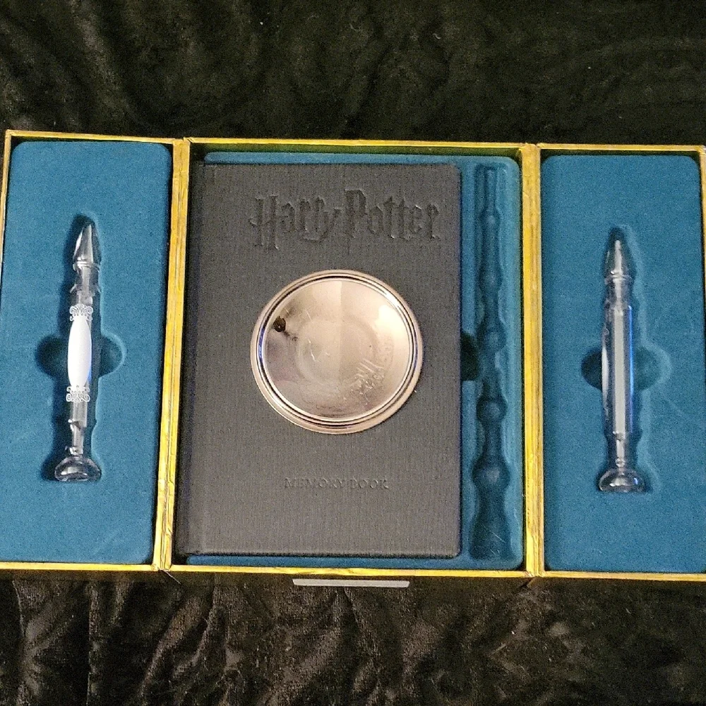 Warner Bros. Gold and Black Harry Potter Book Set - Picture 2 of 4